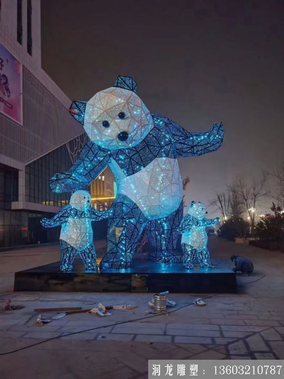 不锈钢灯光熊猫雕塑2